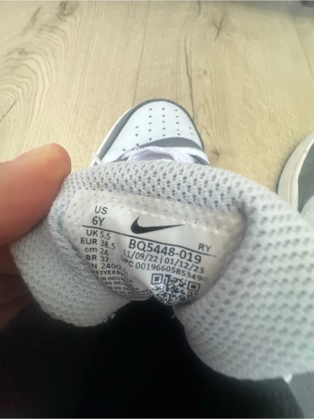 Nike Big Kids Court Borough Recraft Sz 6Y